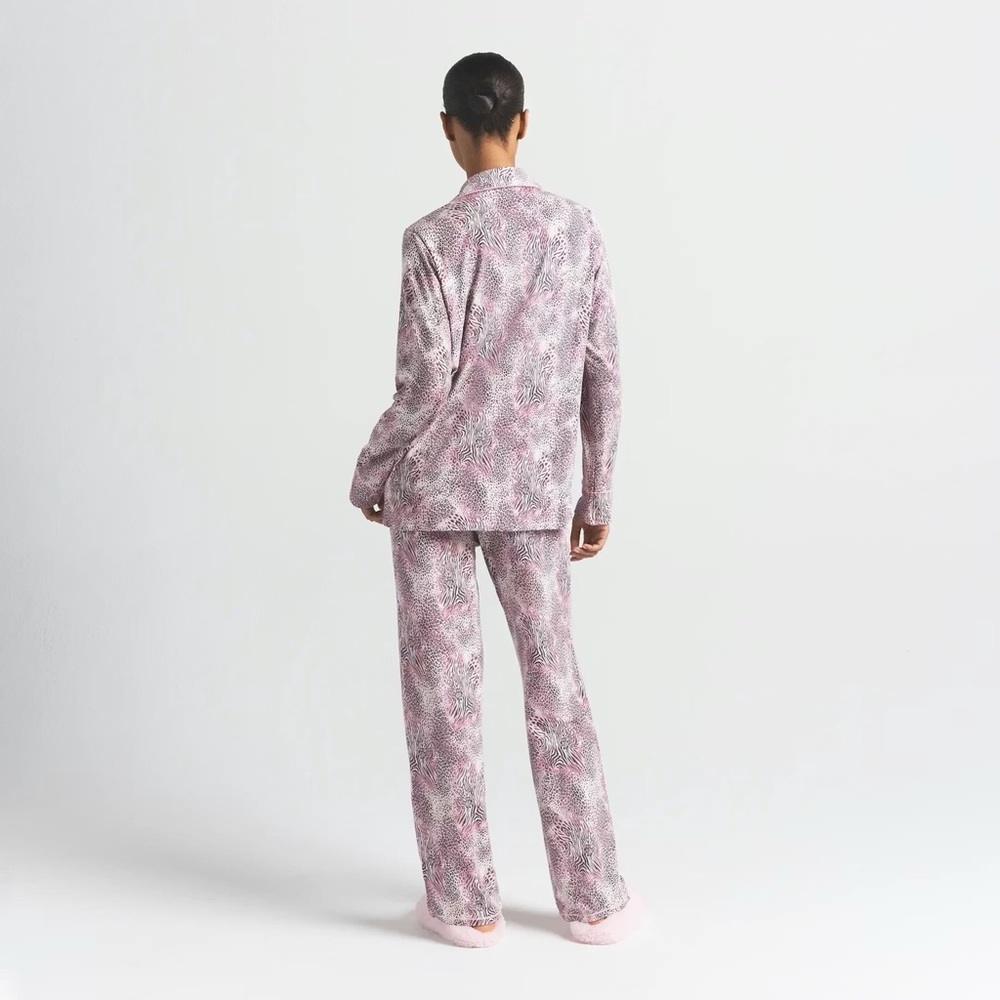 NWT SKIMS long sleeve button up pajama set women's size large animal print - Picture 3 of 13